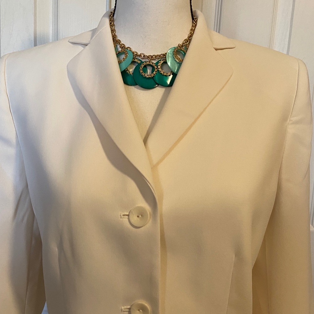 Blazer - Picture 3 of 6